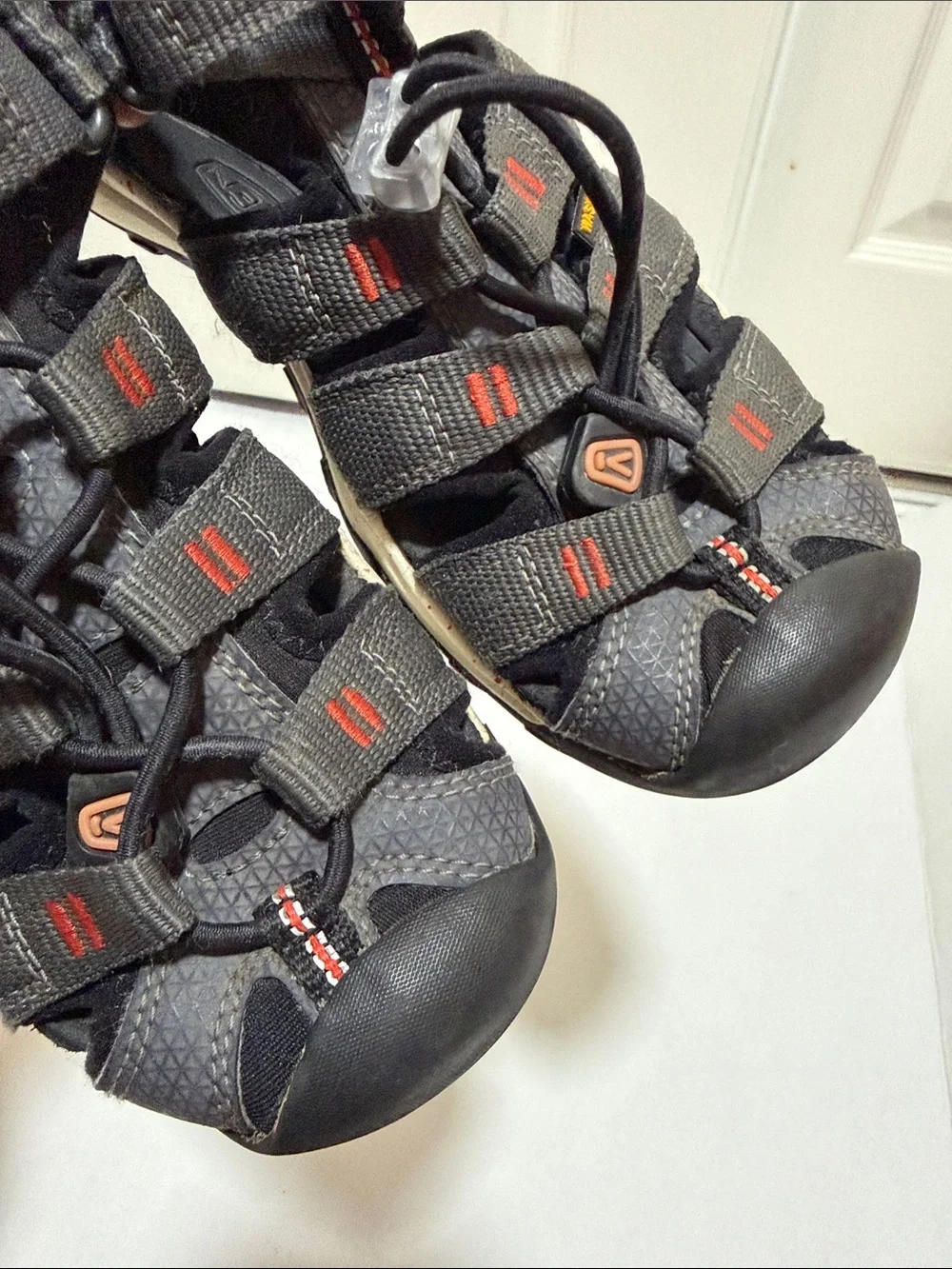 KEEN Newport Neo H2 Sandals - Black Grey Kid’s Size 2